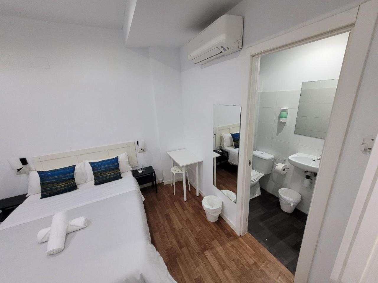 Ayz Frailes - Auto Check-In Property (Adults Only) Малага Экстерьер фото